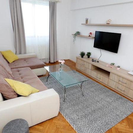 Rico'S 3 Bedroom City Center Apartment Βουκουρέστι Εξωτερικό φωτογραφία