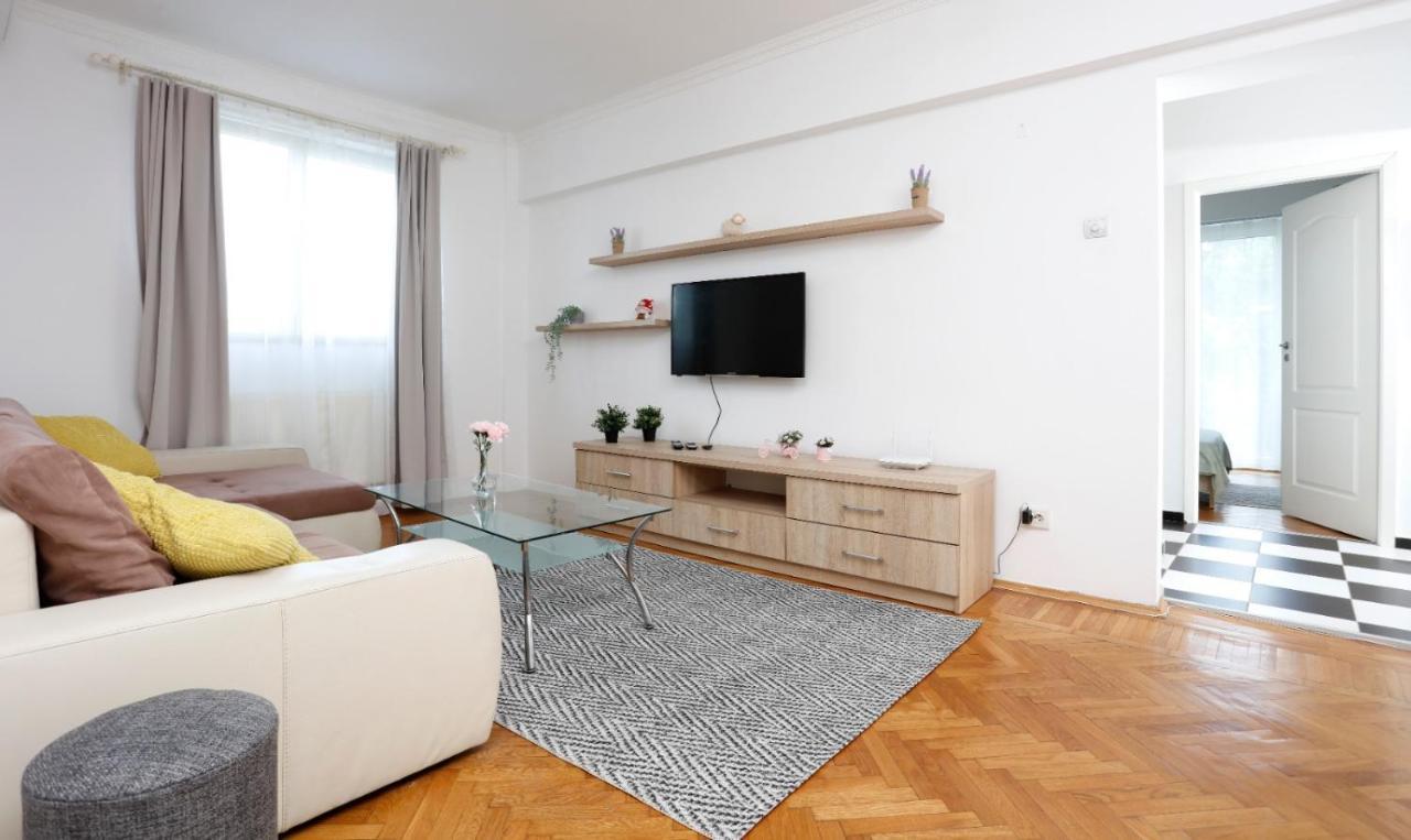 Rico'S 3 Bedroom City Center Apartment Βουκουρέστι Εξωτερικό φωτογραφία